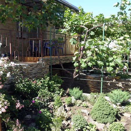 Guest House Kamenny Dom Karolino-Buhaz Bagian luar foto