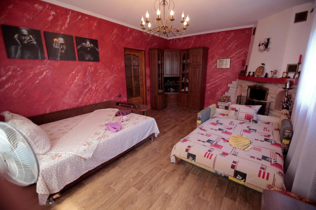 Guest House Kamenny Dom Karolino-Buhaz Bagian luar foto