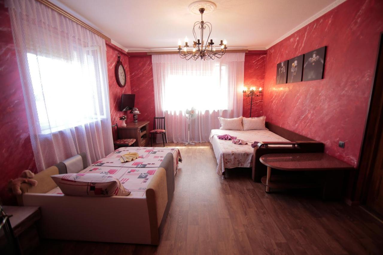 Guest House Kamenny Dom Karolino-Buhaz Bagian luar foto