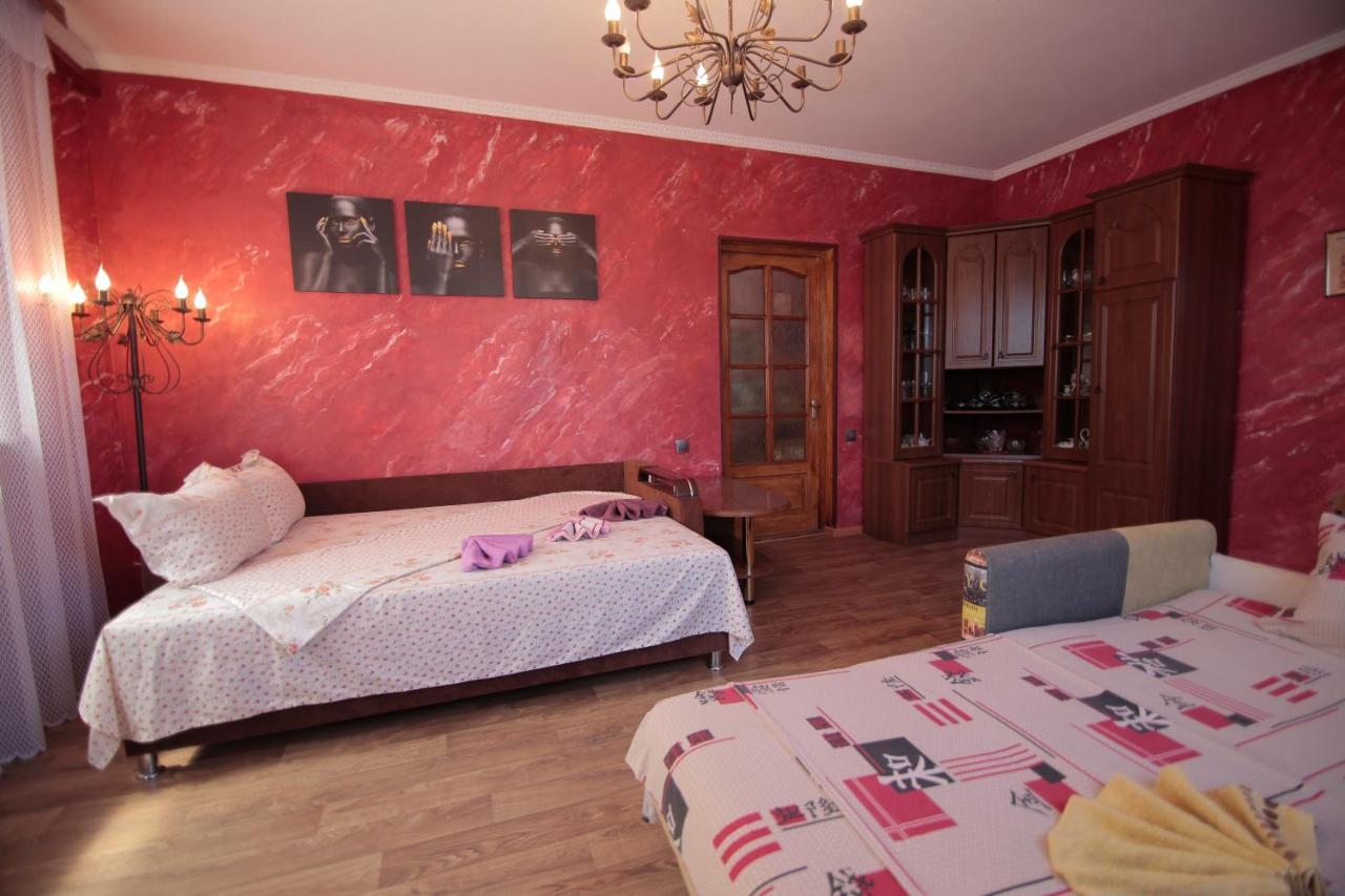 Guest House Kamenny Dom Karolino-Buhaz Bagian luar foto