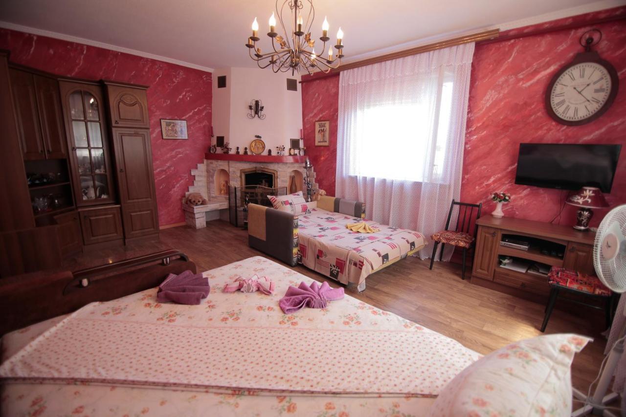 Guest House Kamenny Dom Karolino-Buhaz Bagian luar foto