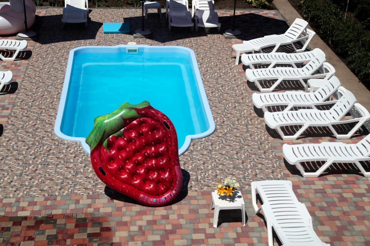 Guest House Kamenny Dom Karolino-Buhaz Bagian luar foto