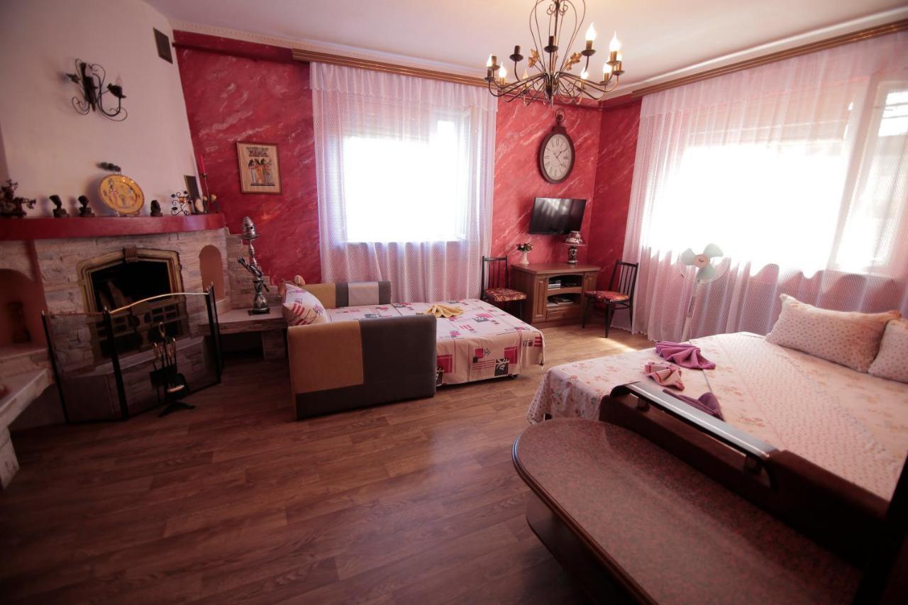 Guest House Kamenny Dom Karolino-Buhaz Bagian luar foto