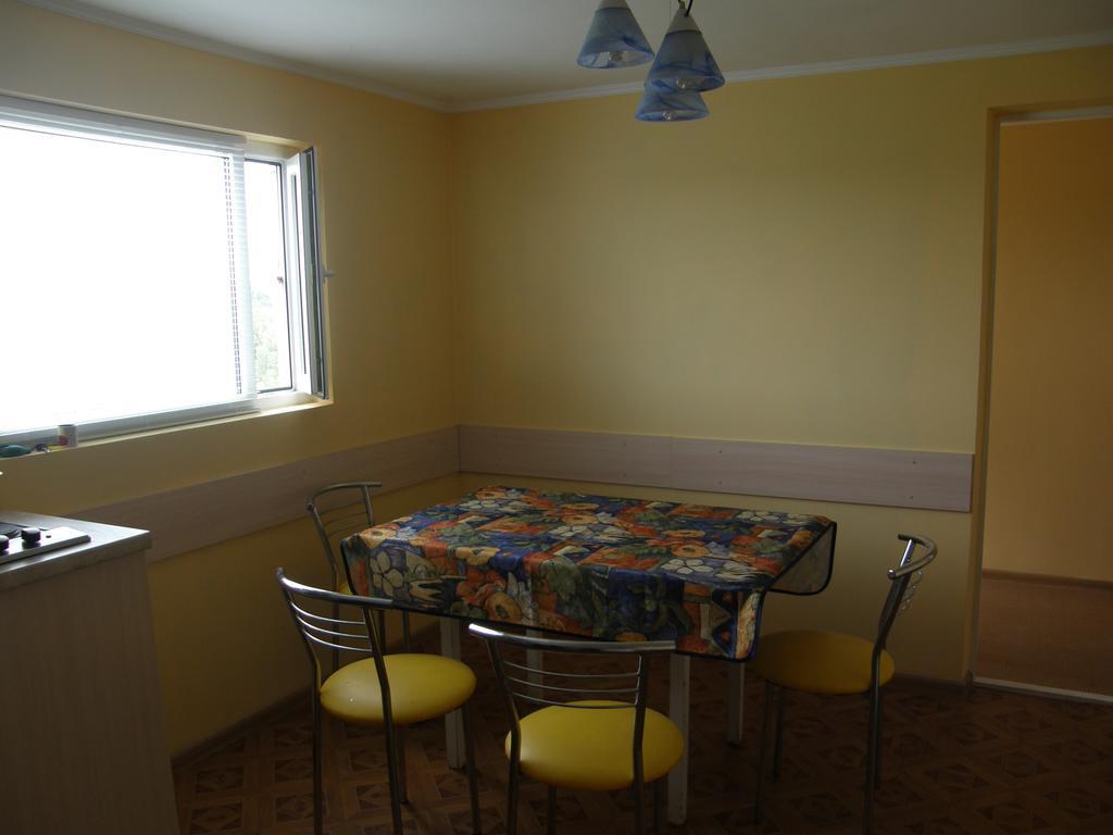 Guest House Kamenny Dom Karolino-Buhaz Bagian luar foto
