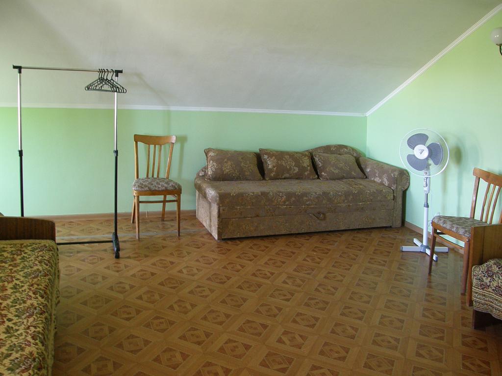 Guest House Kamenny Dom Karolino-Buhaz Ruang foto