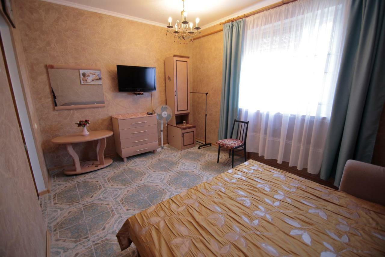 Guest House Kamenny Dom Karolino-Buhaz Bagian luar foto