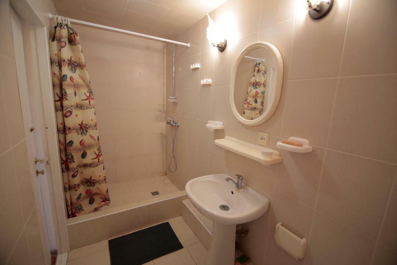Guest House Kamenny Dom Karolino-Buhaz Bagian luar foto