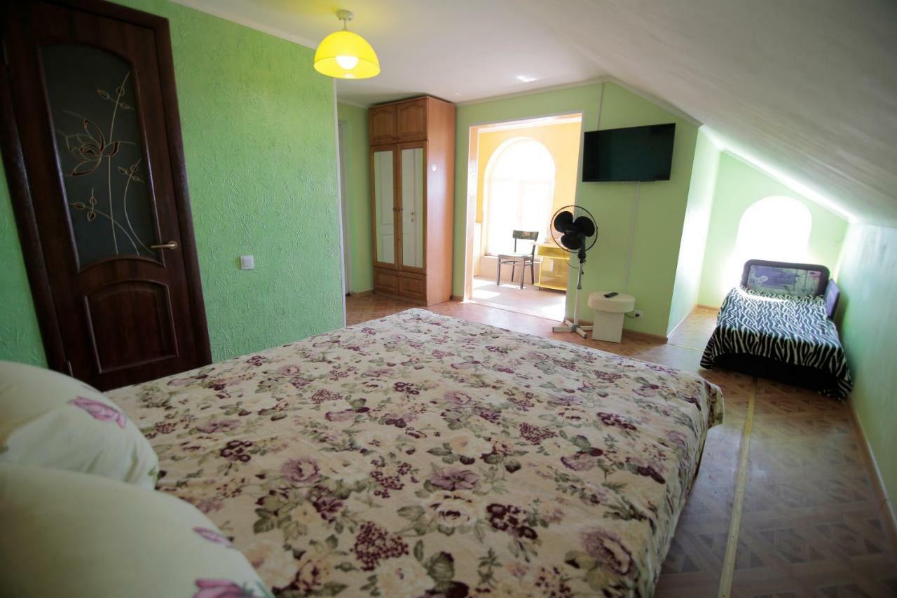 Guest House Kamenny Dom Karolino-Buhaz Bagian luar foto