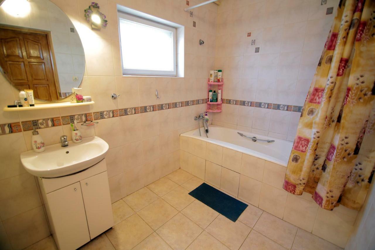 Guest House Kamenny Dom Karolino-Buhaz Bagian luar foto