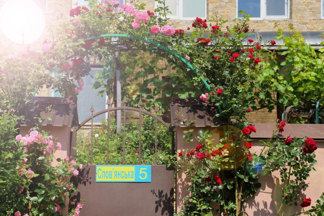 Guest House Kamenny Dom Karolino-Buhaz Bagian luar foto