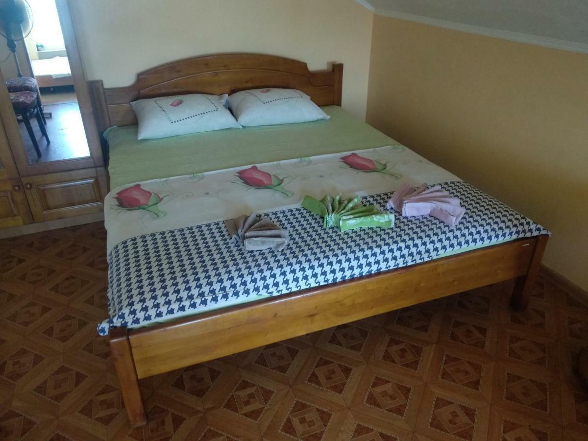 Guest House Kamenny Dom Karolino-Buhaz Bagian luar foto